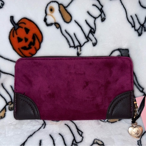 NWT Juicy Couture “The Key to Juicy” Zip Around in Plum Berry - Picture 3 of 4